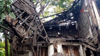  Facianın eşiğinden dönüldü, yıkılan binanın altında kalmaktan kurtuldu