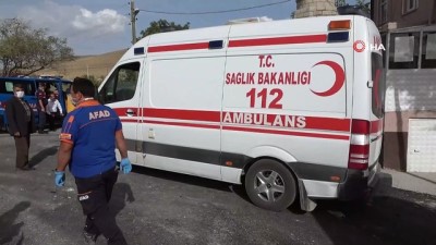  Hasta taşıyan midibüsle otomobil çarpıştı: 1 ölü