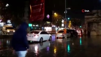 yagmurlu -  İstanbul’da yağış akşam saatlerinde etkisini gösteriyor Videosu