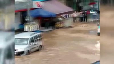  İzmir yağmura teslim