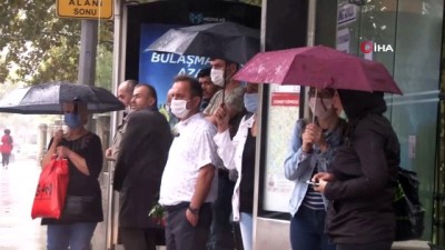  Sağanak yağmur trafiği olumsuz etkiledi