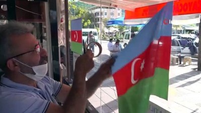  40 yıllık berberden Azerbaycan’a destek