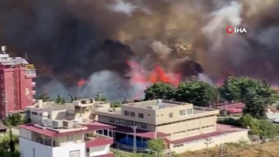  Hatay’daki orman yangını rüzgar nedeniyle kontrol altına alınamıyor