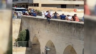  İntihara kalkışan vatandaşı polis kurtardı