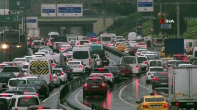  - İstanbul’da trafik durma noktasına geldi