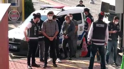  Kocaeli'de FETÖ operasyonunda yakalanan 5 kişi adliyeye sevk edildi
