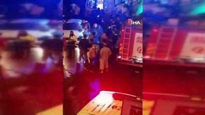  Kontrolden çıkan otomobil önce aydınlatma direğine ardından park halindeki araca çarptı: 1 yaralı