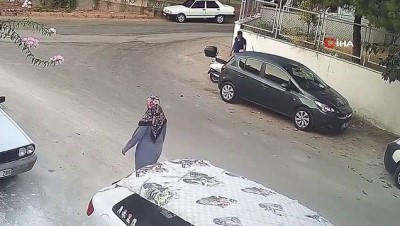 guvenlik kamerasi -  Motosiklet hırsızı: 'İnsanlık namına temizlik yapıyordum' Videosu