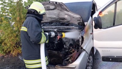  Park halindeki minibüste çıkan yangın korkuttu