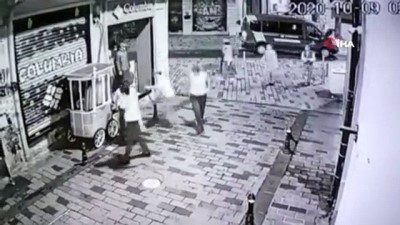  Taksim’de İBB’den gece “tezgah” operasyonu kamerada