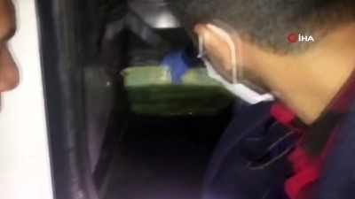  Yozgat’ta 830 paket kaçak elektronik sigara kartuşu ele geçirildi