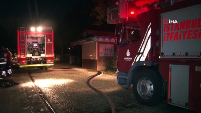 saglik ekibi -  Bayrampaşa’da park içindeki kafe alev alev yandı Videosu