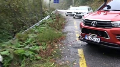 arazi araci -  Kaza yapan araç uçuruma yuvarlanmasın diye kendi aracına bağladı Videosu