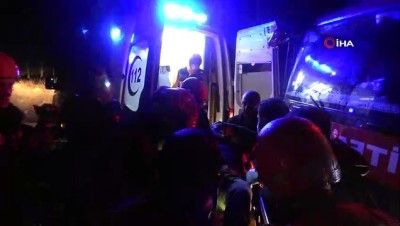  Sivas’ta kamyon yan yattı, araç içerisinde sıkışan sürücü güçlükle kurtarıldı