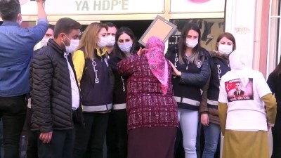 oturma eylemi - Diyarbakır annelerinin oturma eylemine iki aile daha katıldı Videosu