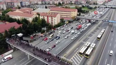  E-5'te Ata'ya saygı duruşu