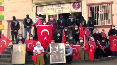 dusman isgali -  - Evlat nöbetindeki aileler Atatürk’ü andı Videosu