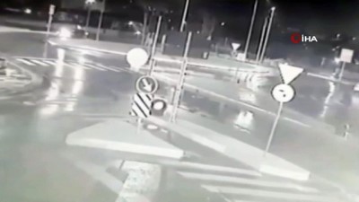 motosiklet kazasi -  16 yaşındaki motosikletli gencin feci kazası kamerada Videosu