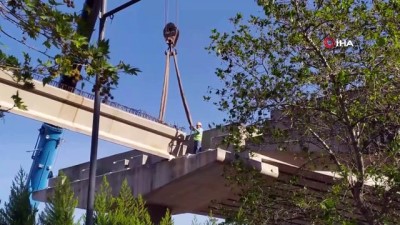 celik halat -  Depremde araçların üzerine düşen viyadüğün dev beton blokları kaldırılıyor Videosu