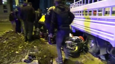  Diyarbakır’da motosiklet kamyonetin altında kaldı: 2 yaralı