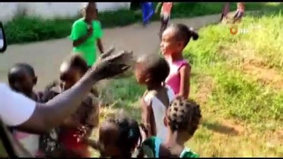 gida yardimi -  Afrikalı çocukların su sevinci Videosu