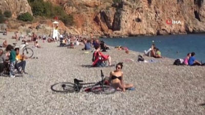 gunesli hava -  Sahilde yoğunluk azaldı, sosyal mesafe kolaylaştı Videosu