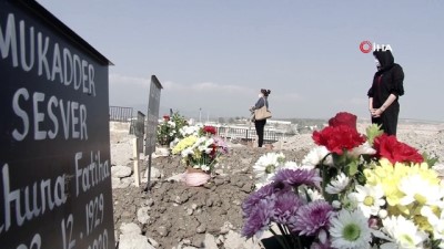 deprem -  İzmir depreminde hayatını kaybedenler mezarı başında anıldı Videosu