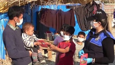 kirtasiye malzemesi -  Polisten çadırda yaşayanlara baza ve yatak yardımı Videosu