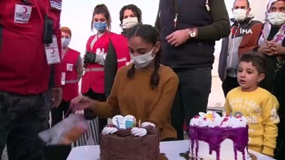 deprem -  Van ve İzmir depremlerini yaşayan Meryem'e çadır kentte sürpriz doğum günü Videosu