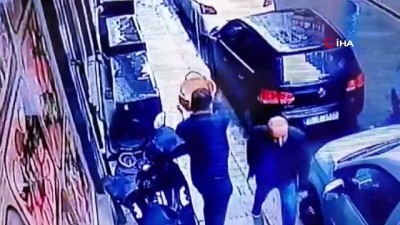 silahli kavga -  Balkondan sepetle sarkıtılan silahlarla saldırı kamerada: 2 yaralı Videosu