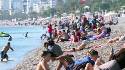 kar surprizi - Antalya'nın zirvesinde kar, sahilinde deniz keyfi Videosu