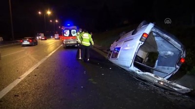 saglik personeli - Minibüs devrildi: 2 yaralı - İSTANBUL Videosu