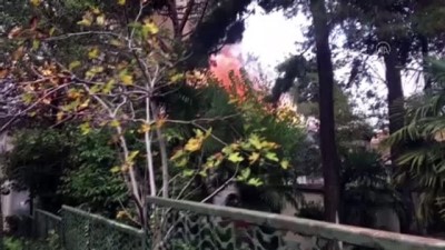 Üsküdar'da tarihi camide yangın (1) - İSTANBUL