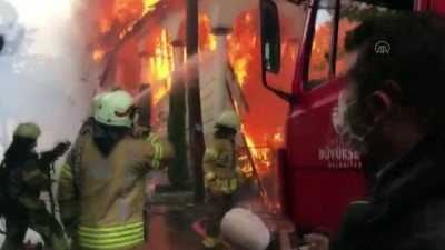 Üsküdar'da tarihi camide yangın (2) - İSTANBUL