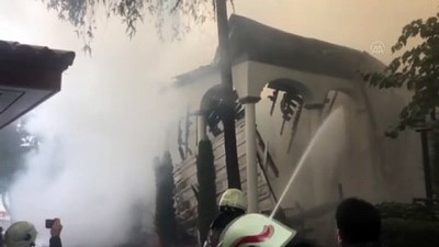 Üsküdar'da tarihi camide yangın (3) - İSTANBUL
