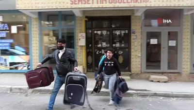tatil gunu -  Atıl durumdaki malzemelerden öğrencilere sırt çantası Videosu