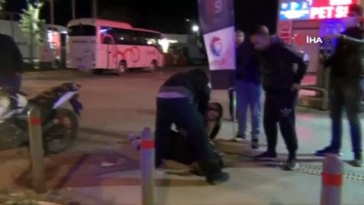 akaryakit istasyonu -  Ayvalık’ta iki motosiklet çarpıştı; 1’i ağır 2 yaralı Videosu