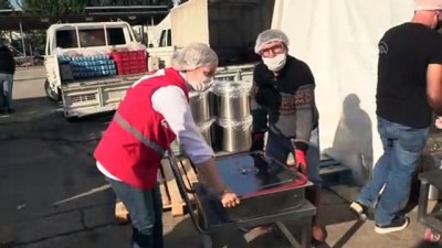 aile ekonomisi - İZMİR - Aşevinde pişirdiği yemeklerle depremzedelerin yardımına koştu Videosu