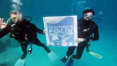 madde bagimliligi - ANTALYA - Denizin 10 metre derinliğinde 'En iyi narkotik polisi anne' pankartı açtılar Videosu