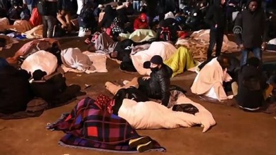 PARİS - Yaklaşık 2 bin düzensiz göçmenin kaldığı kamp tahliye edildi