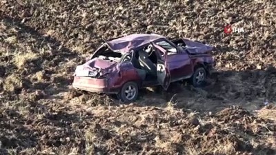  Sivas'ta feci kaza otomobil tarlaya uçtu: 1'i ağır 4 yaralı