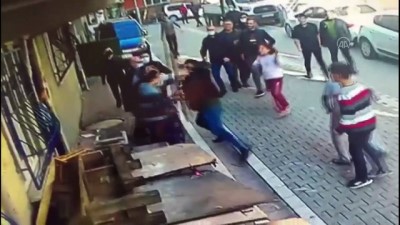 kamera - İSTANBUL - Esenyurt'ta komşular arasında 'baz istasyonu' kavgası - Olay anı güvelik kamera görüntüleri Videosu