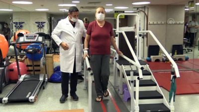 universite hastanesi - İZMİR - Tekerlekli sandalyeyle geldiği hastaneden yürüyerek çıktı Videosu