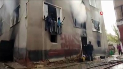  Nallıhan'da bir ev alevlere teslim oldu