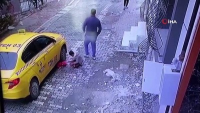 kamera -  Yürekleri yakan görüntü kamerada... 4 yaşındaki çocuğun üstünden ticari taksi geçti, ağabey sinir krizi geçirdi Videosu