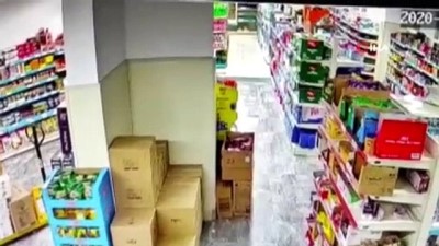 silahli soygun - İSTANBUL) Süpermarketlere dadanan silahlı soyguncular pes dedirtti Videosu