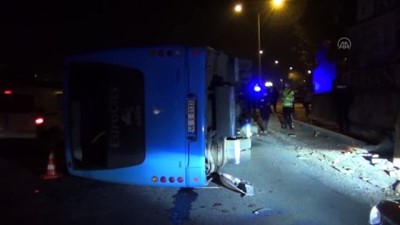 KAHRAMANMARAŞ - Çaldıkları iddia edilen midibüsle kaza yaptılar