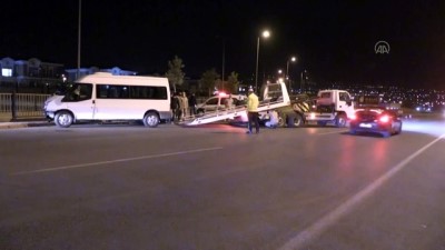 igde - KAYSERİ - Servis minibüsü ile otomobil çarpıştı 6'sı asker 8 kişi yaralandı Videosu