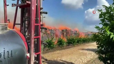 yildirim dustu -  Adana'da yıldırım düşen anız balyaları alev alev yandı Videosu