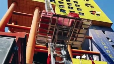 kacis -  'Dünyanın en saçma binası'ndan kaçış başladı Videosu